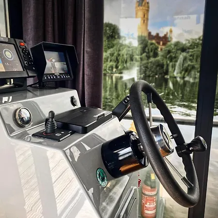 Vindua Marieke - Festlieger 船上ホテル *