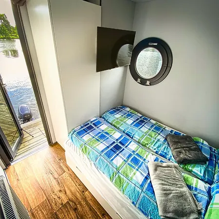 Vindua Marieke - Festlieger 船上ホテル *